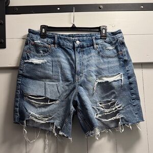 American Eagle Outfitters Strigid Curvy Relaxed Ripped Blue Jean Shorts 14